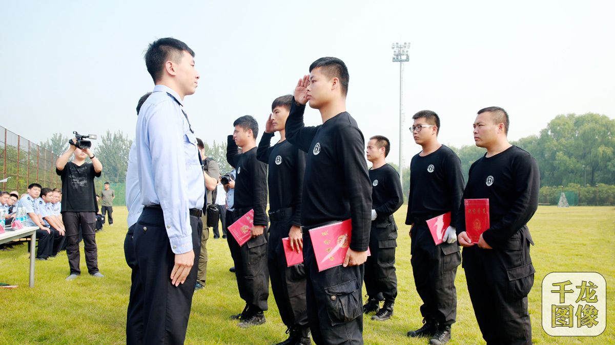 翔鹏宠物警犬训练学校